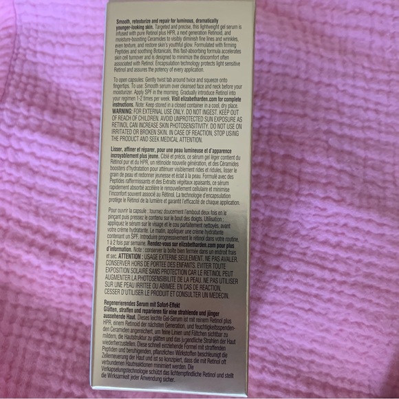 Elizabeth Arden Retinol Ceramide Capsules - Picture 3 of 5